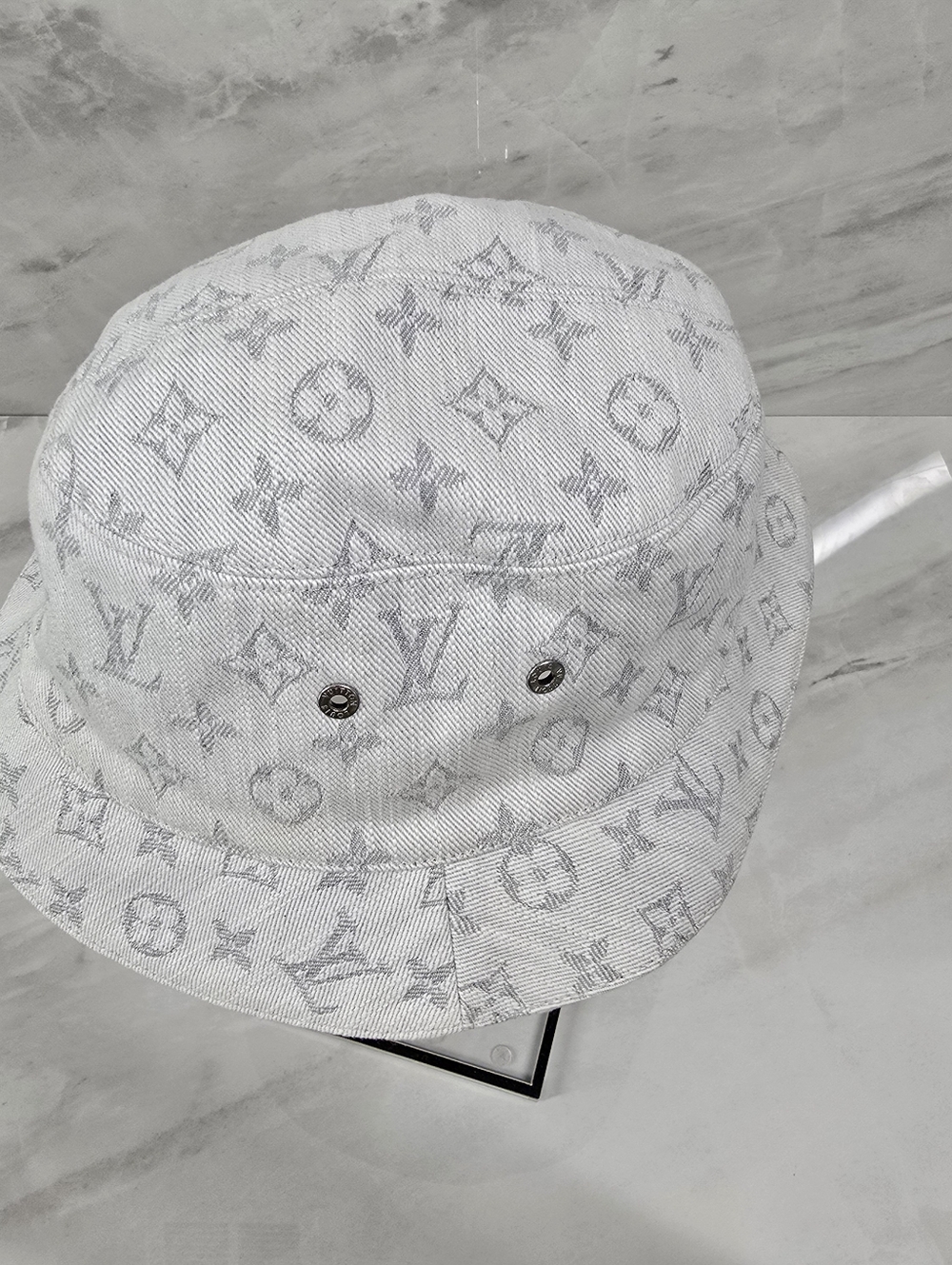 Louis Vuitton Monogram Bucket Hat - Reversible - Picture 2 of 12